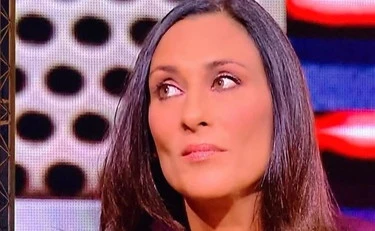 Sara Kelany asfalta la sinistra con questa foto