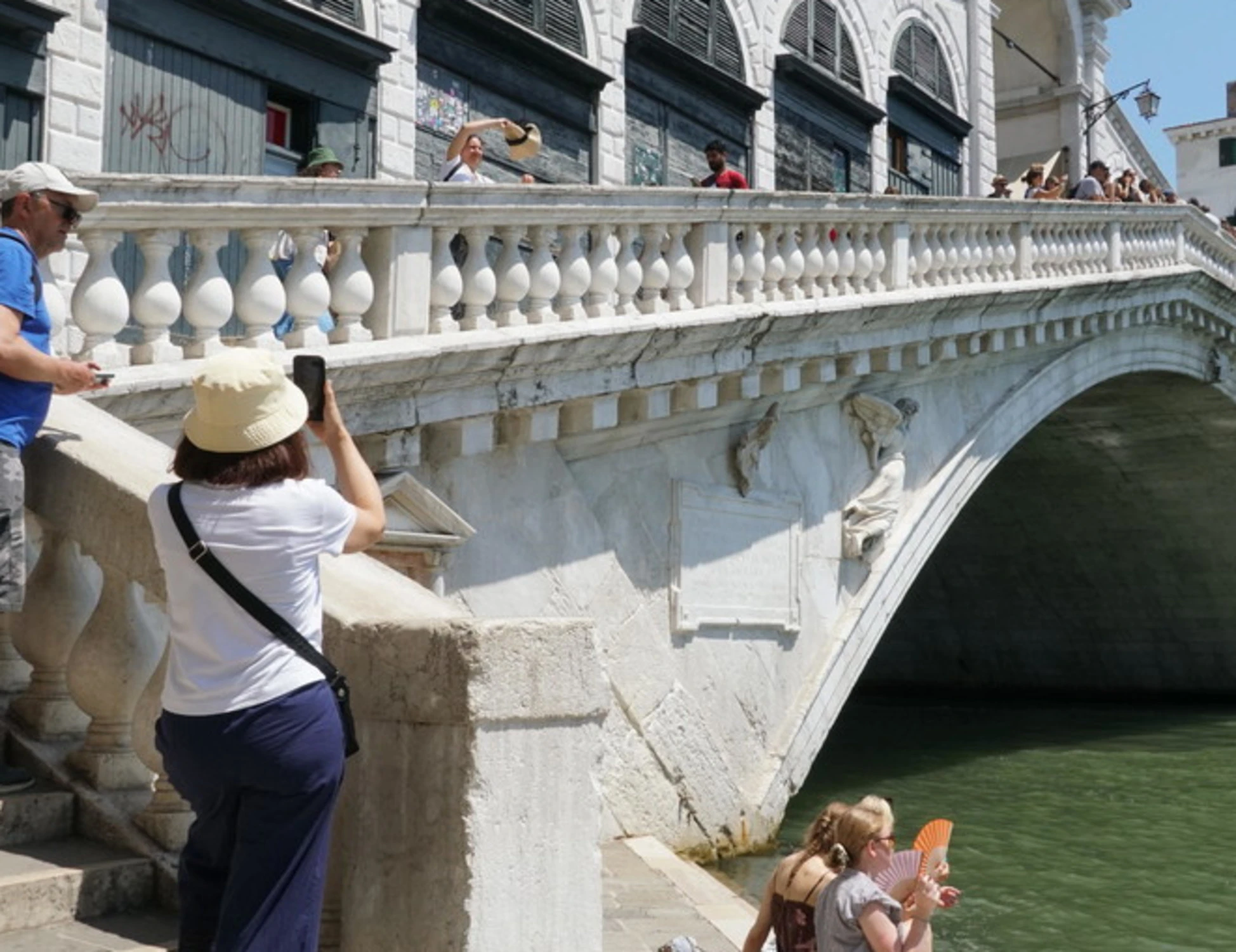 Venezia, borseggiatrici arrestate sventolano le ecografie della gravidanza: che fine fanno