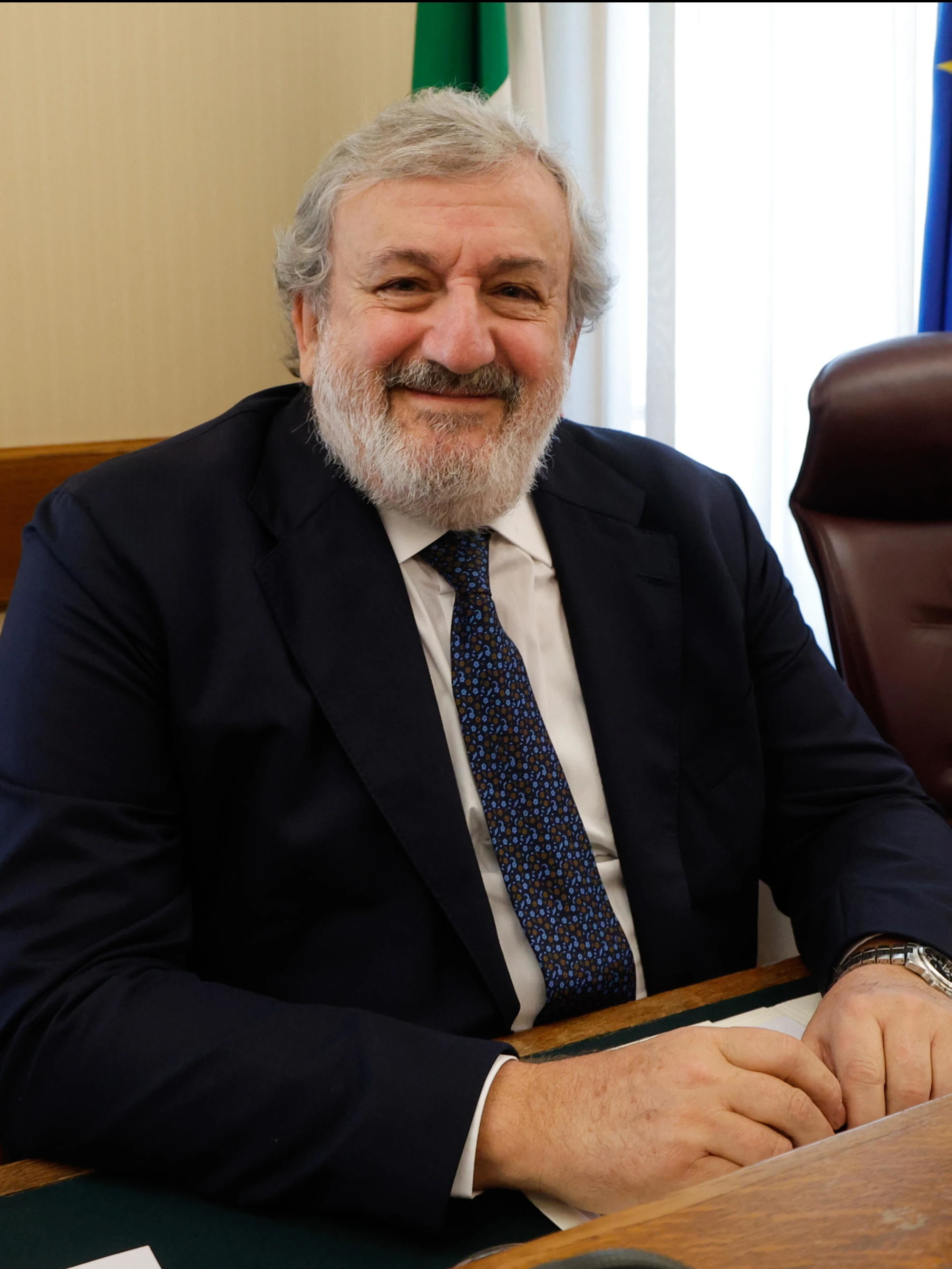 Michele Emiliano, scoppia un altro caso: agli Aeroporti di Puglia la moglie del consigliere Pd
