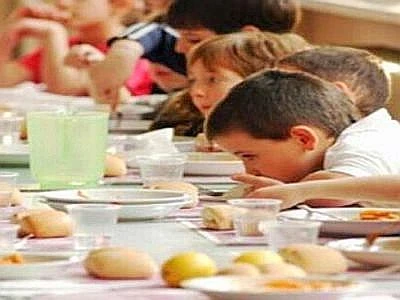 Addio alle stoviglie usa e getta nelle mense scolastiche di Modena