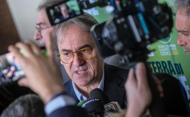 Angelo Bonelli sconcertante: "La figura di m*** più grande della vita. Comprai del fumo e..."