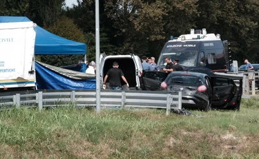 Padova, un'auto nel fiume con un cadavere dentro: "Mani legate", la scoperta choc
