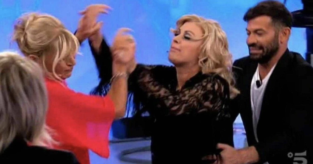 Gemma Galgani contro Tina Cipollari: "Non avete idea quanto mi fa soffrire". Quello che non va in onda al Trono over