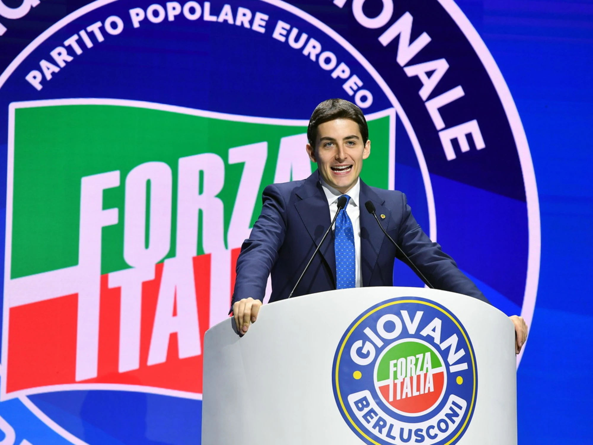 Papà Leoni contro il figlio: "Non sei degno di spolverare gli anfibi di Vannacci"