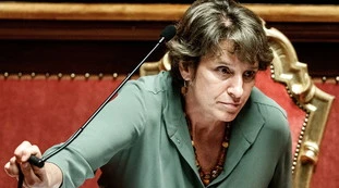 La ministra Messa e "le tre studentesse": una bomba sul governo