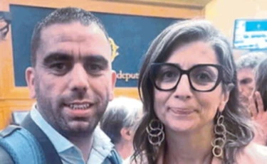 Francesca Albanese abbraccia l'amico di Hamas