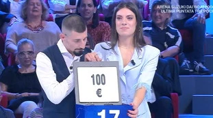 Affari Tuoi, la strana teoria diventa virale: "Quali sono i pacchi coi premi alti"