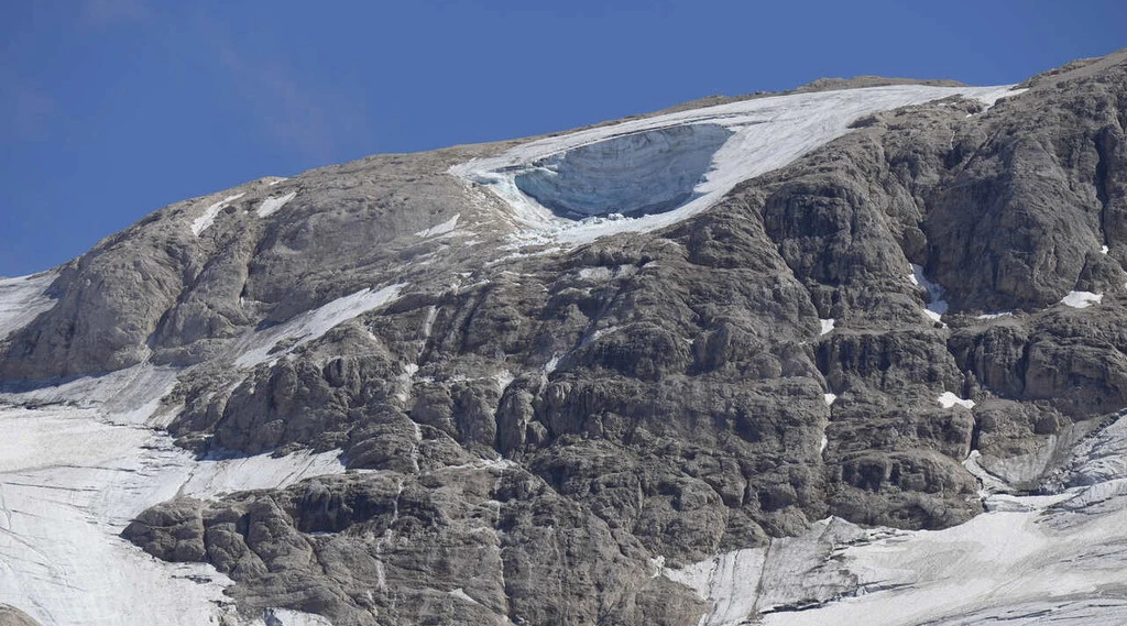 Marmolada, l'ipotesi: "Ispezione direttamente sul ghiacciaio"