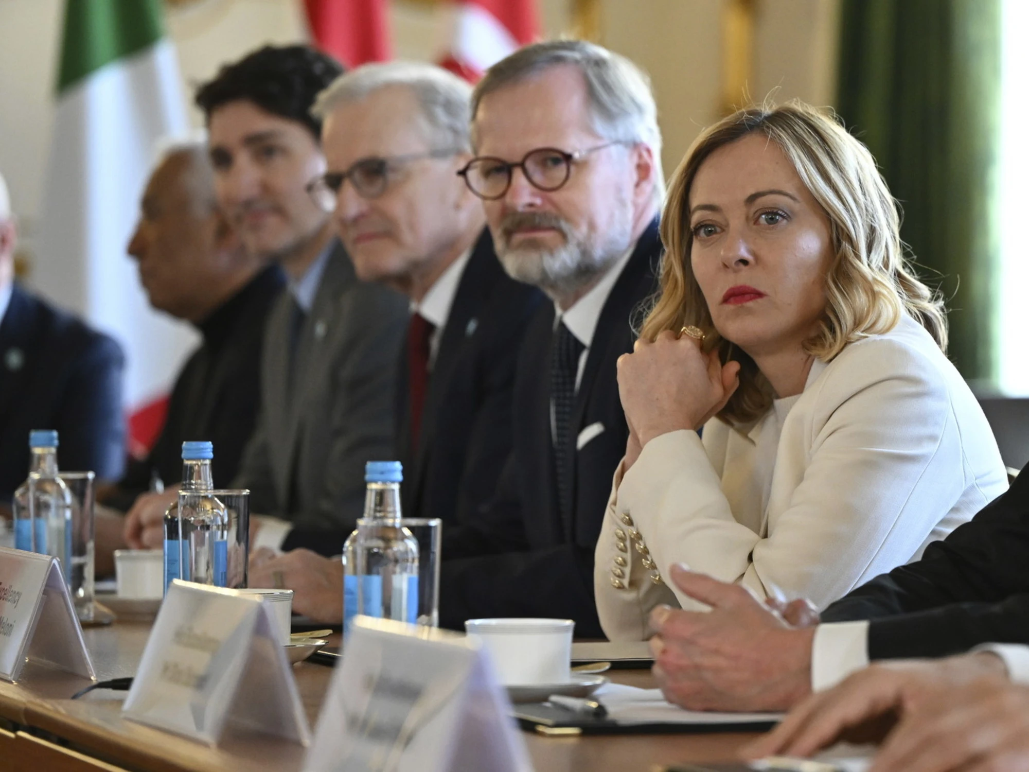 Giorgia Meloni alla riunione dei "volenterosi": "No all'invio di militari in Ucraina"
