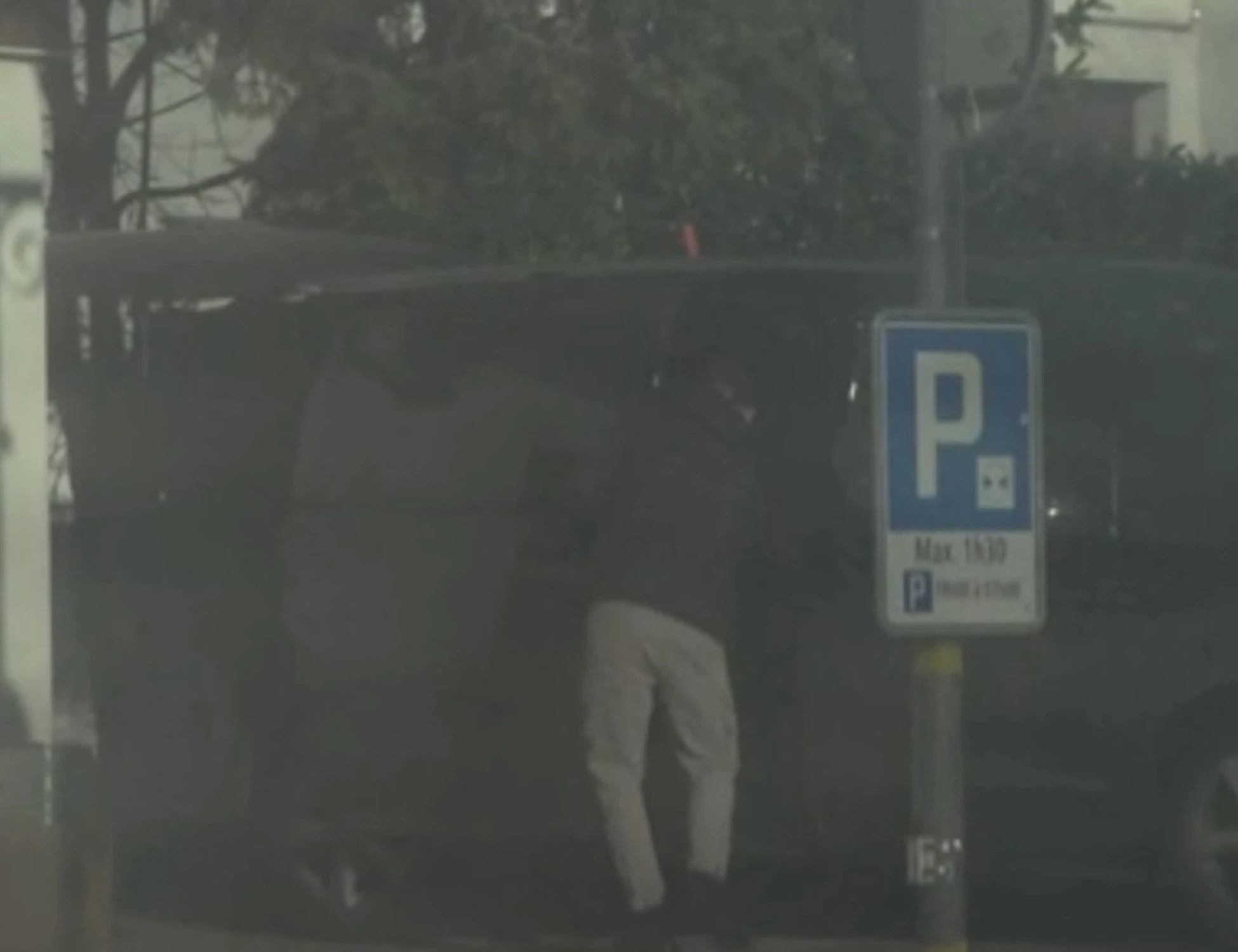 Crans-Montana, scoop del Tg1: "Attenti al furgone". Dopo il rogo...