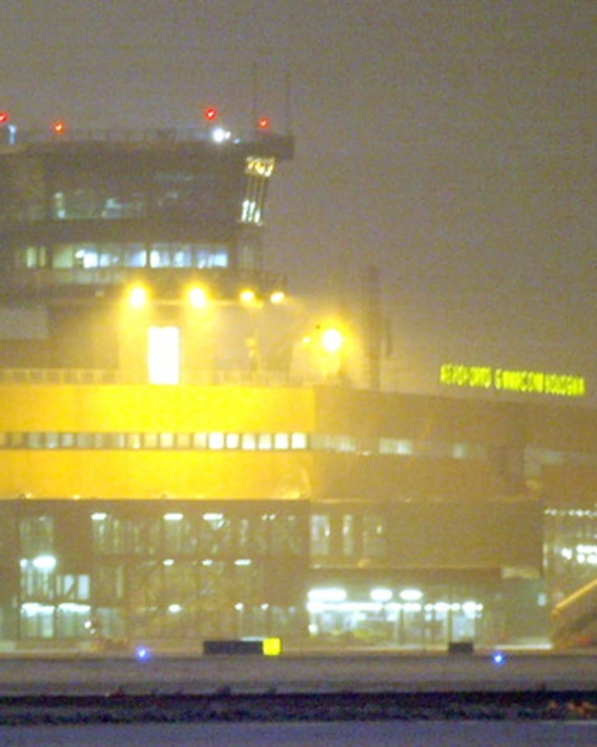 Bologna, migrante scappa prima di salire sull'aereo per evitare l'espulsione: caos in aeroporto 