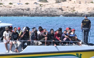 Immigrazione, rimpatri e stretta sui "minori": il pugno di ferro
