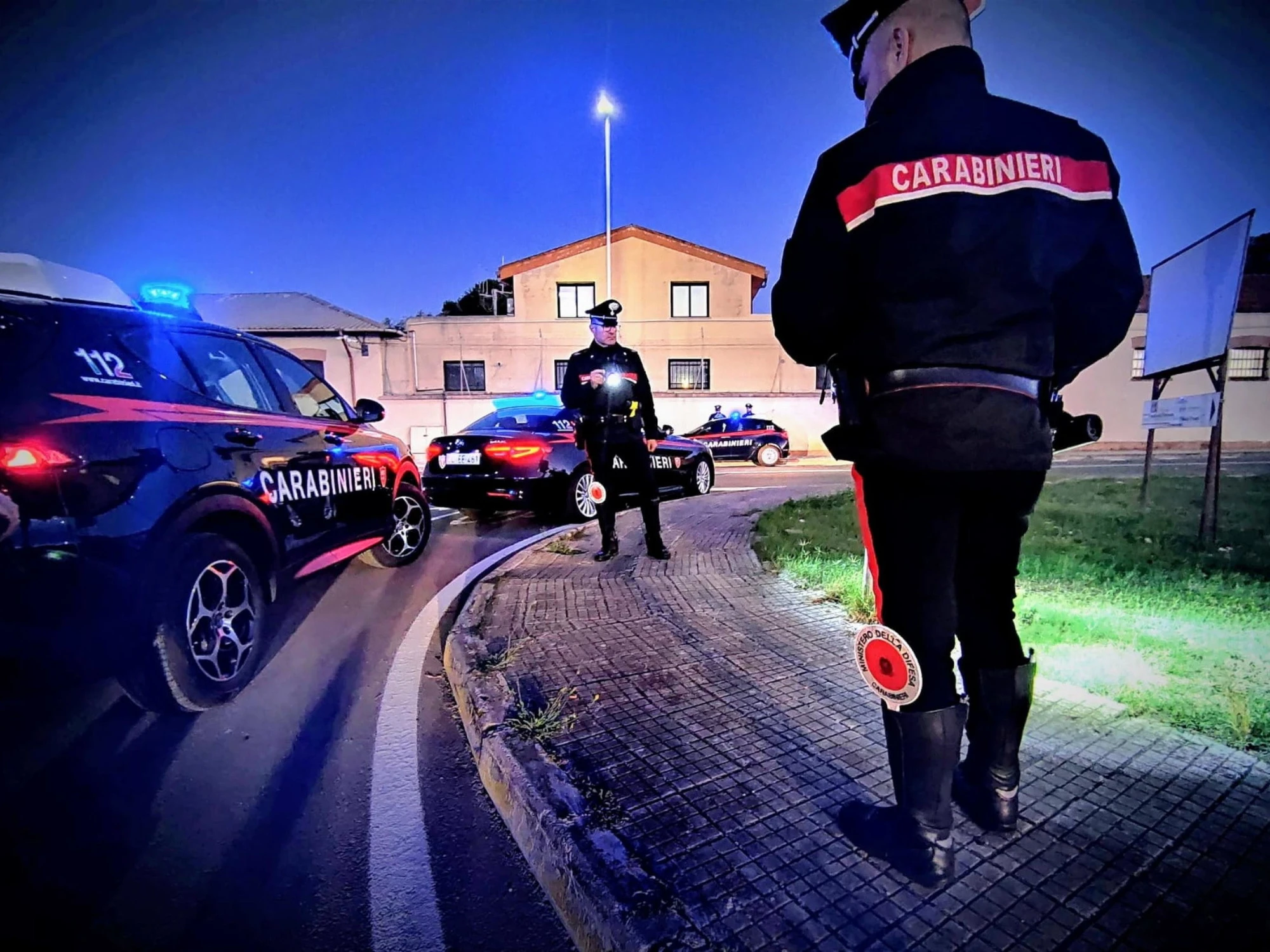 Grosseto, auto impazzita non si ferma all'alt: lo schianto e l'arrivo dei carabinieri, chi c'era alla guida