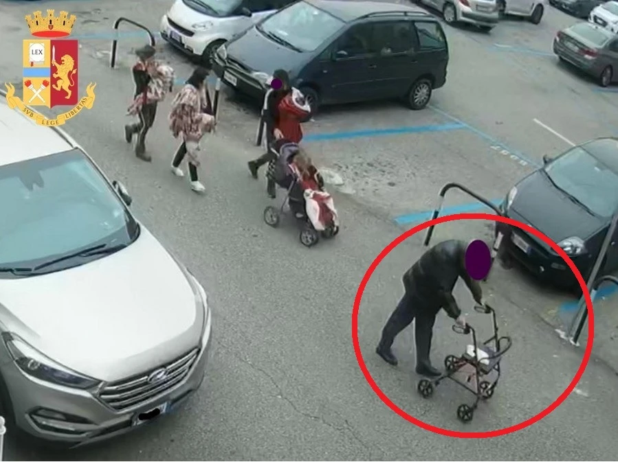 Gratta e Vinci, anziano disabile vince 400 euro: orrore della banda di rom, vedete questa foto?