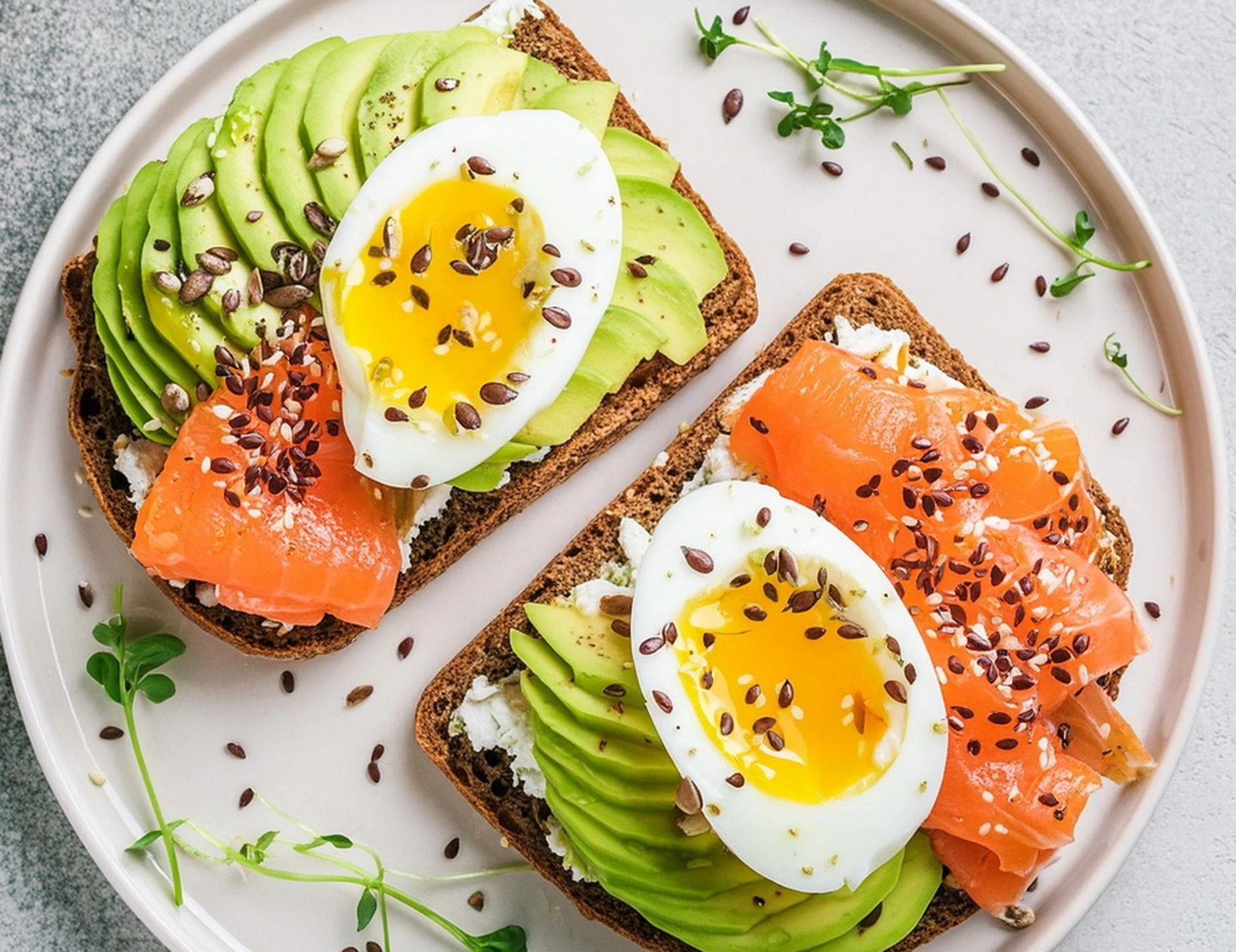 I 3  cibi che allungano la vita: frutti rossi, noci e pesce azzurro