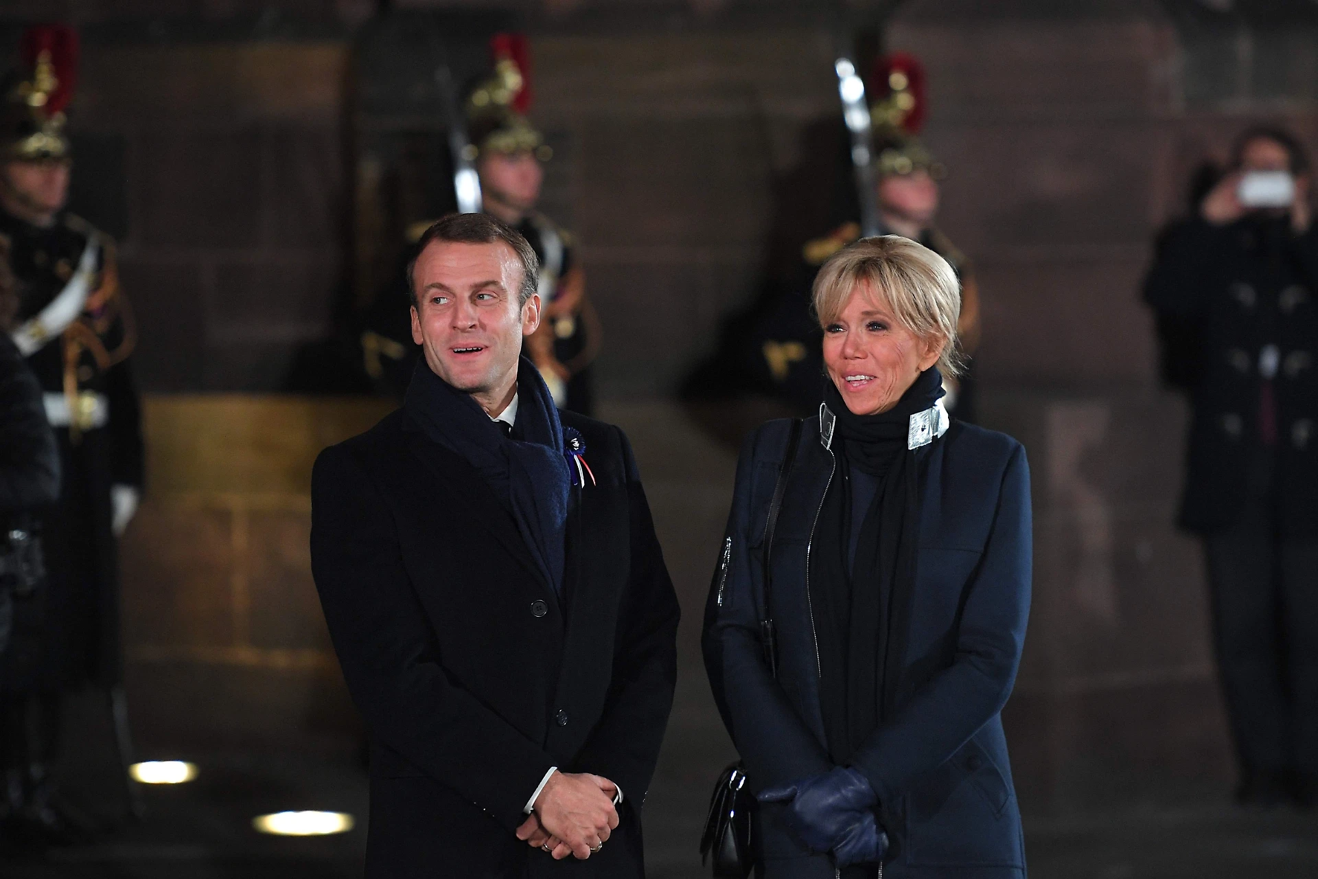 Emmanuel Macron, il sondaggio del massacro alle Europee: raggiunto dalla Le Pen, umiliato dalla Royal