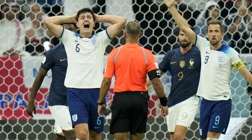 Francia-Inghilterra, esplode la bufera, Maguire: "Volevo parlare con l'arbitro"