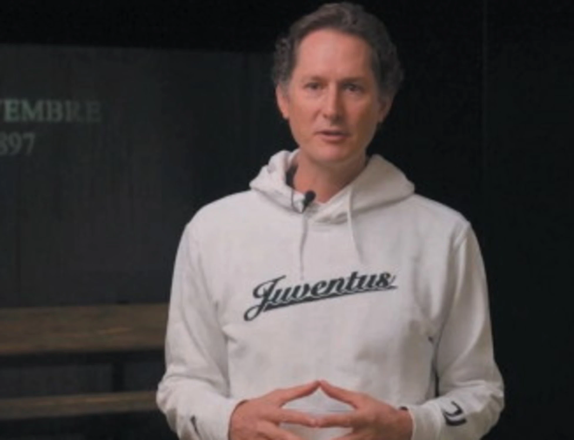 Dai giornali alla Juve: Elkann è nel pallone e prova a salvarsi con un video in tuta