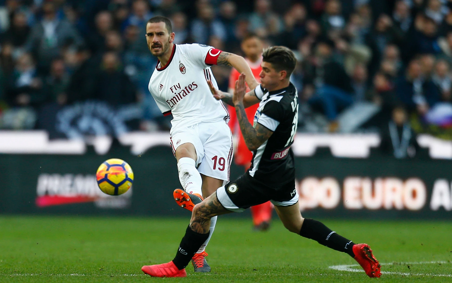 Milan, Leo Bonucci si sfoga contro chi insulta sui social: "Mi sale il veleno, vorrei andarli a prendere a casa"