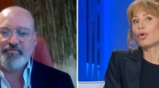 Lilli Gruber, sfottò a Matteo Salvini durante Otto e Mezzo: "Lo potrà fare, quest'estate?" e Bonaccini se la ride