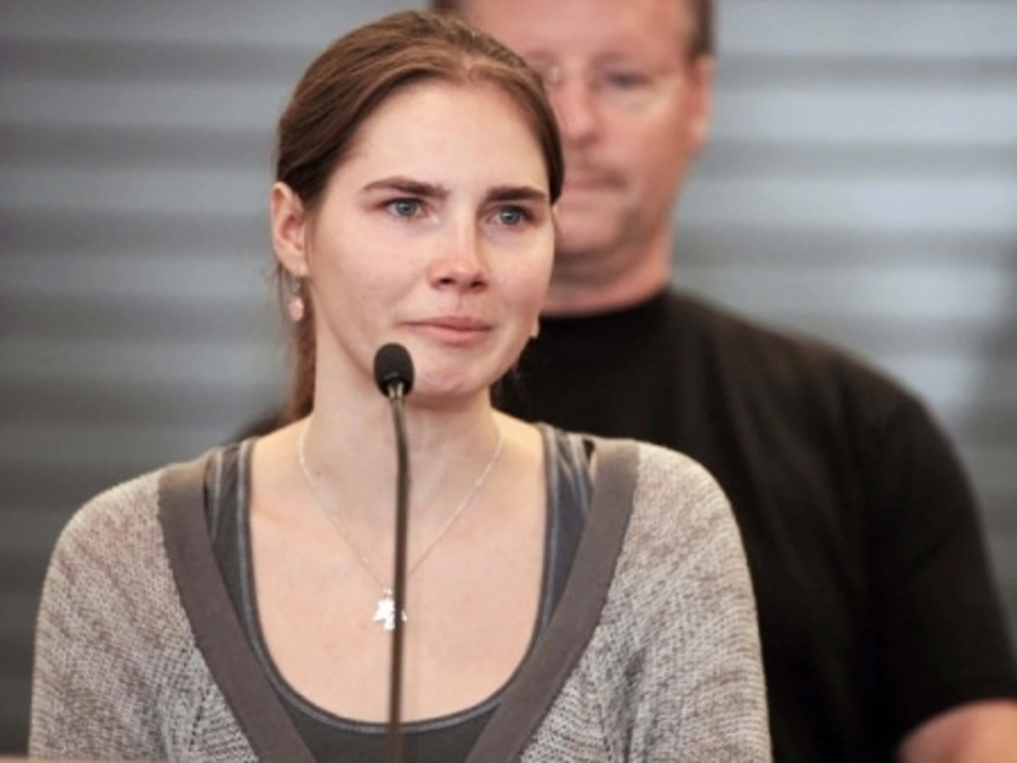 RITORNO DI AMANDA KNOX A SEATTLE DOPO LA SENTENZA DI ASSOLUZIONE IN APPELLO DELLA CORTE D'ASSISE DI PERUGIA - NELLA FOTO AMANDA KNOX IN CONFERENZA STAMPA ALL' AEROPORTO INTERNAZIONALE DI SEATTLE-TACOMA