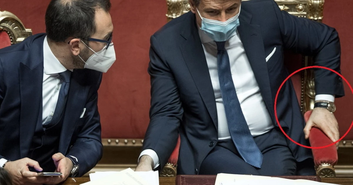 Giuseppe Conte, il mistero dell'orologio: "Avete notato che quando è entrato in Senato...", come si spiega?