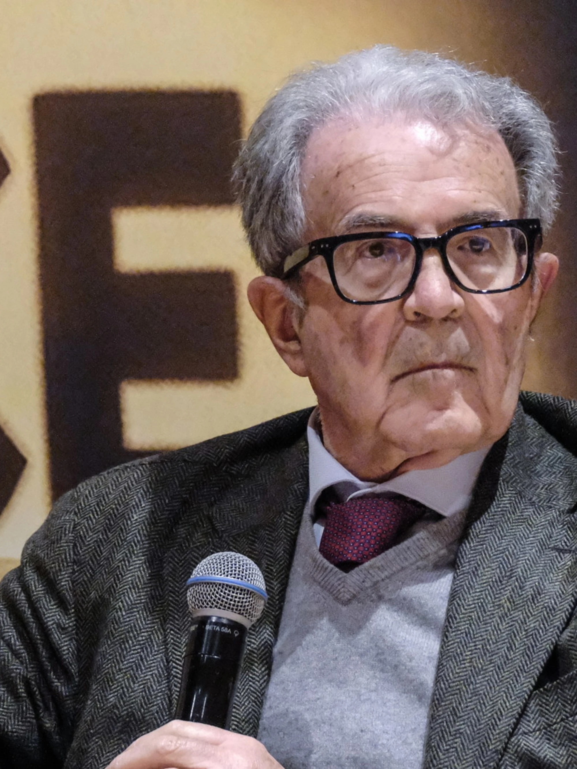 Romano Prodi, nervi tesissimi: "Figurati se parlo, poi dicono che la ho stuprata"