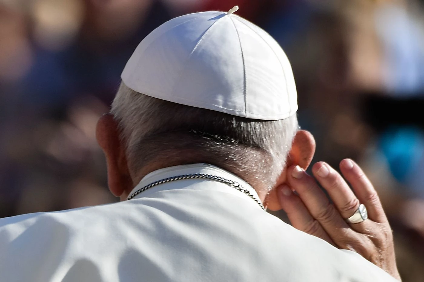Papa Francesco, in Vaticano arrestato il cardinale Coccopalmerio: il party omosex e droga