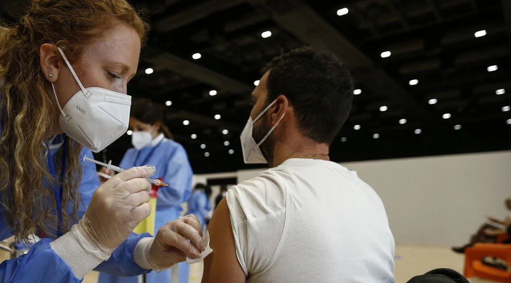 Coronavirus, bollettino 27 marzo: nuovo picco di contagi e ricoveri ordinari, 380 morti