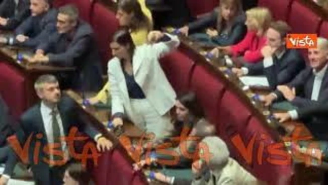 Legge elettorale, il voto in Aula alla Camera, poi gli applausi della maggioranza per il "SÃ¬"