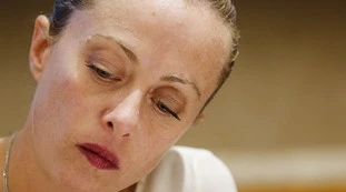 Jole Santelli, Giorgia Meloni sconvolta "Nemmeno davanti la tragica morte di una donna". L'odio degli "omuncoli": la insultano