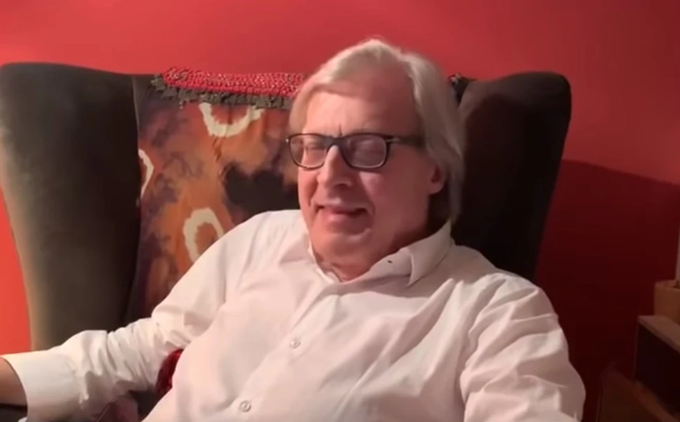 Vittorio Sgarbi contro Andrea Scanzi: "Capra nana, ti mangio vivo. Ecco perché disprezza Lilli Gruber"