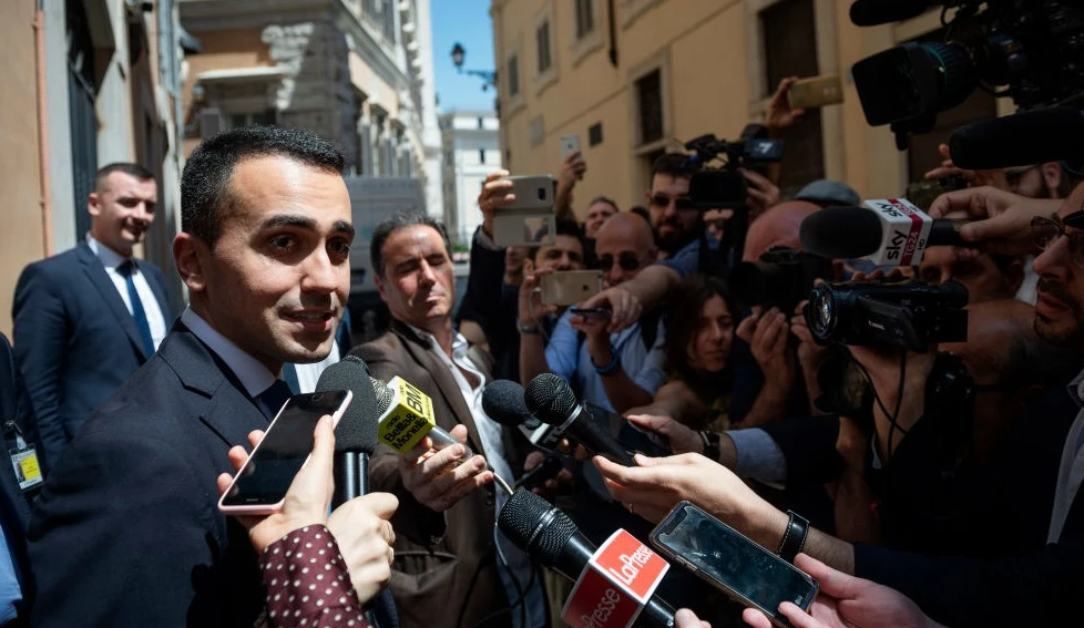 Luigi Di Maio oltre il ridicolo: "Ritiro l'impeachment, Salvini cuor di leone non lo vuole"