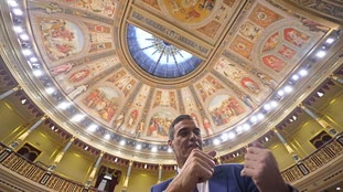 Spagna, Sanchez cede al ricatto: "Una estorsione dalla Catalogna", è caos