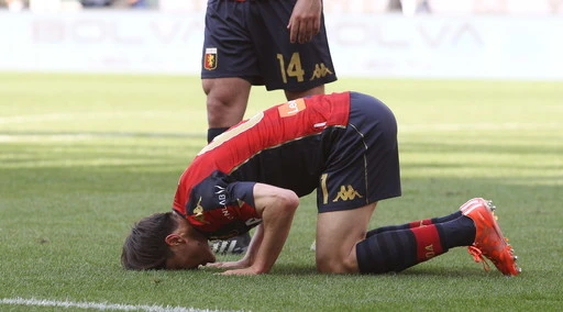 Genoa, Scamacca e Shomurodov affondano lo Spezia: tre punti d'oro, è (quasi) salvezza