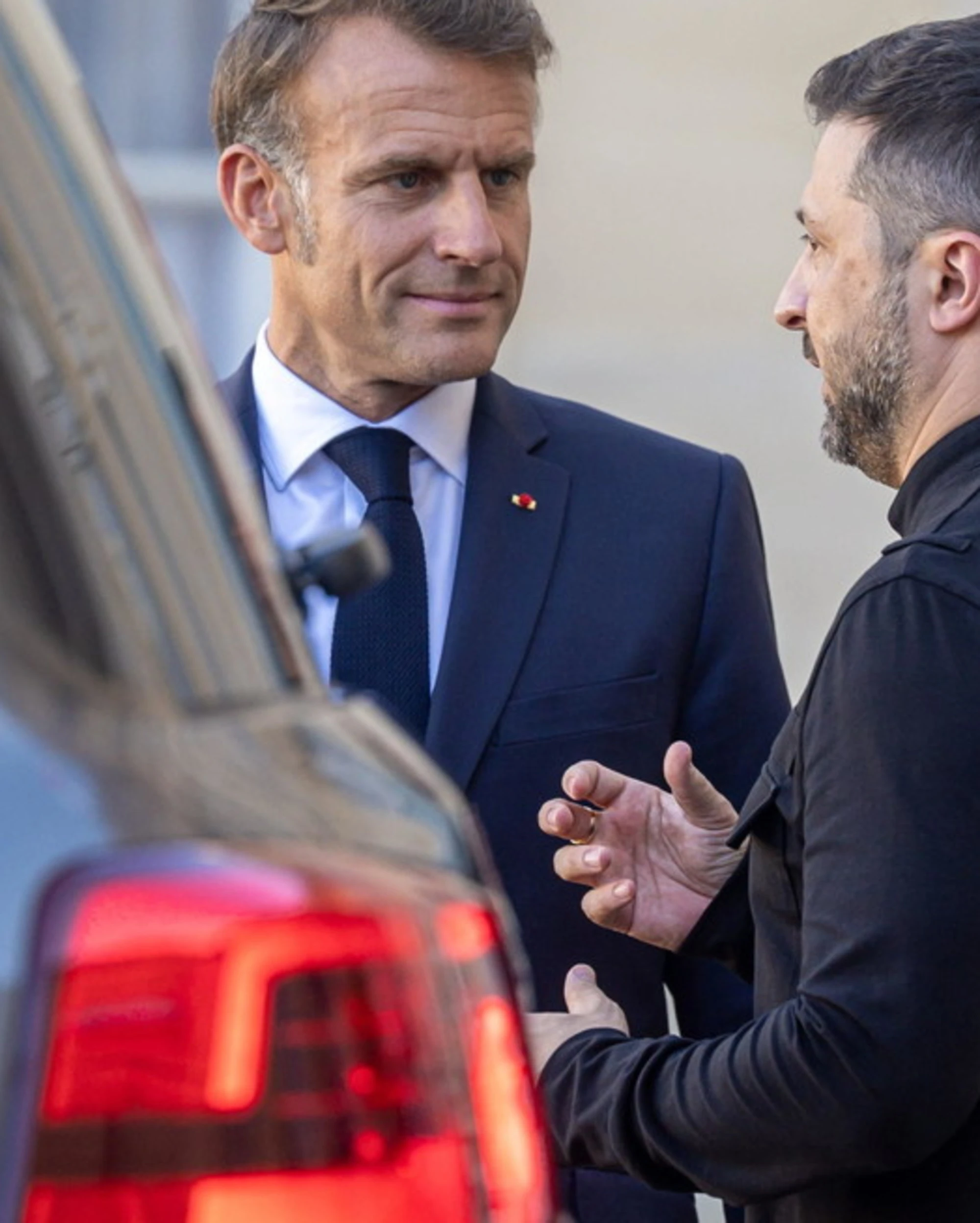 Macron isolato dai leader del mondo