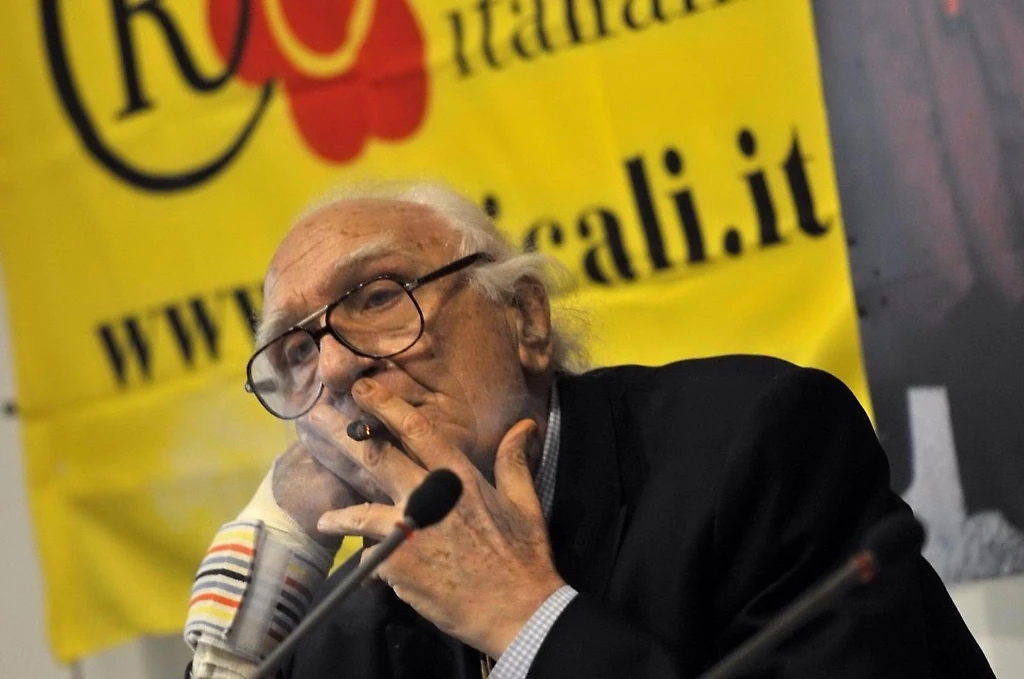 Marco Pannella ricoverato dopo il bypass: "Se continua lo sciopero della sete rischi altissimi"