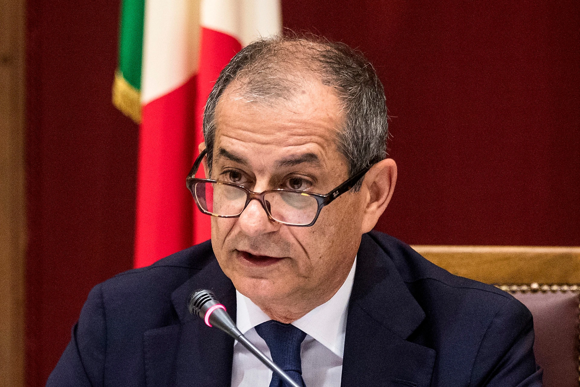 M5s, Giovanni Tria furioso con Luigi Di Maio. Lo sfogo rubato al ministro: "Ne ho sentite abbastanza"
