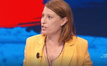 In Onda, Elisabetta Piccolotti ridicolizzata: "Non lo dica con quella faccia"