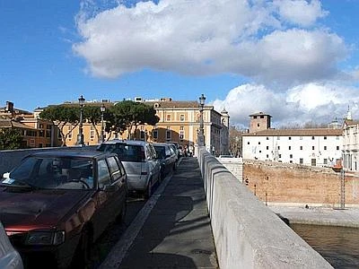 Divampa incendio al Fatebenefratelli: evacuati due reparti. Non ci sono feriti