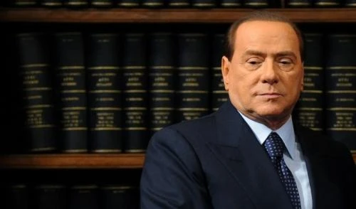 Alemanno guida la rivolta: il problema è Berlusconi