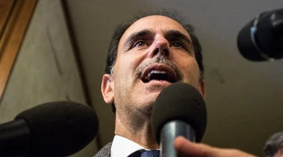 Andrea Marcucci contro Lucia Azzolina: "Il suo contributo è insufficiente". Bomba Pd sulla ministra, rivolta M5s