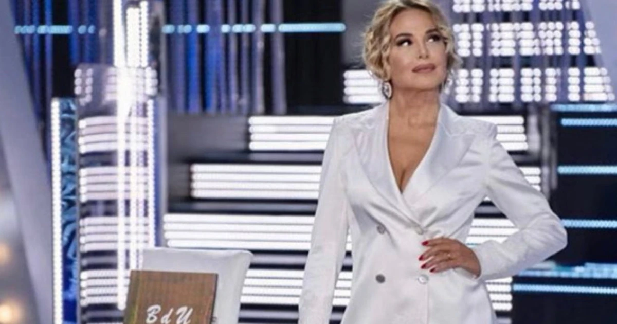 Live-Non è la d'Urso, Barbara D'Urso in versione "carro armato": share, si brinda a Mediaset