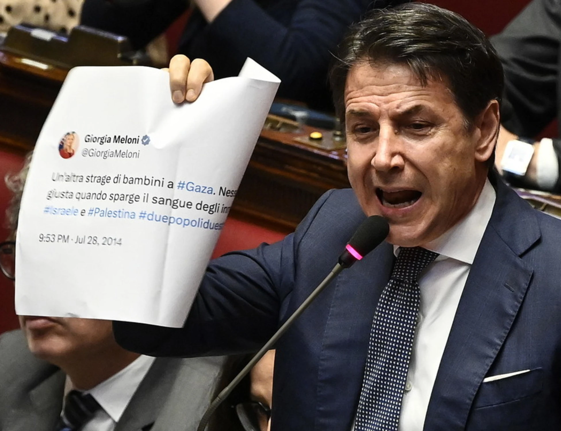 Giuseppe Conte, FdI lo umilia con una foto: "Comprendiamo il tuo stupore"