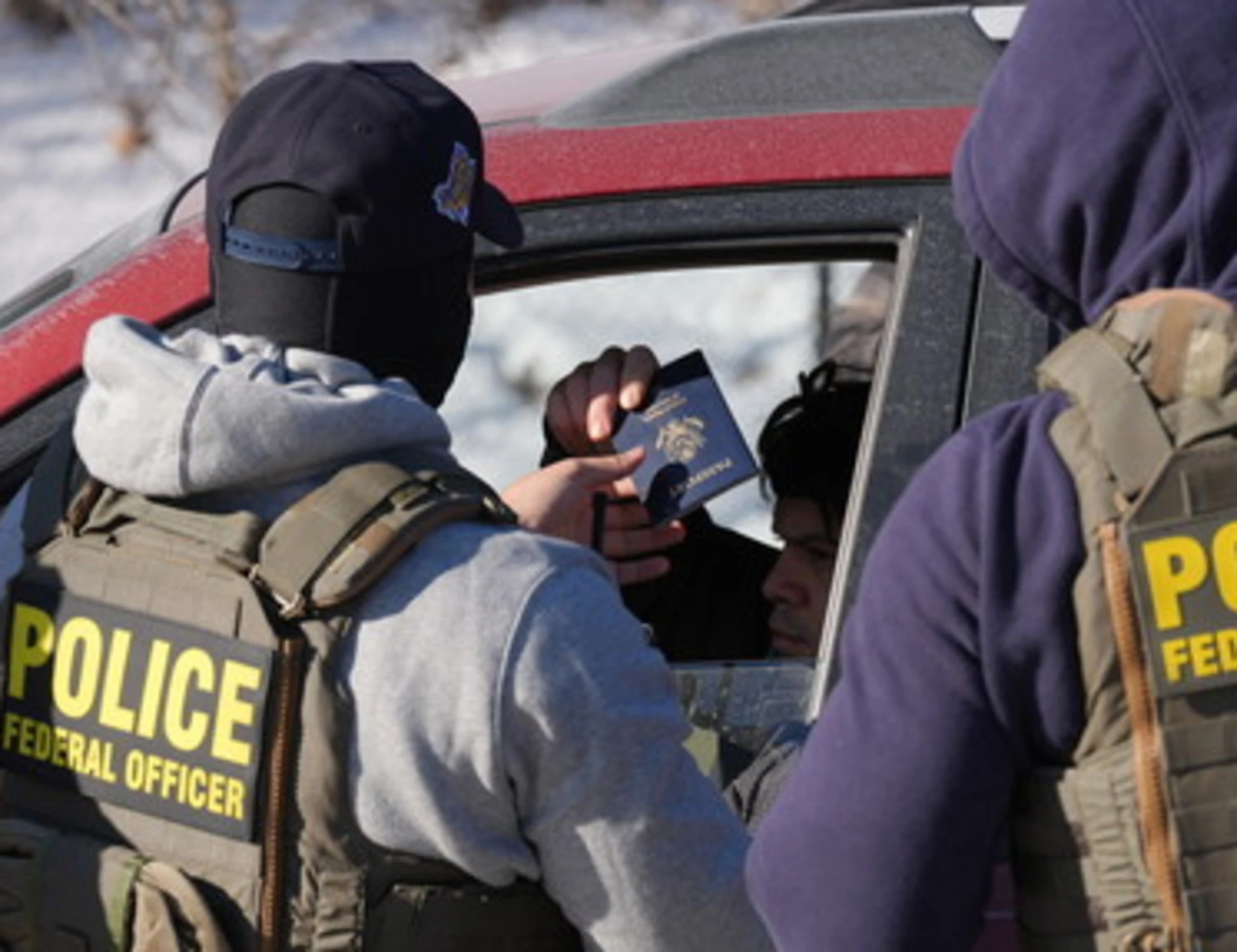 La sinistra scivola sull'Ice e rispolvera il solito odio per il nemico "amerikano"