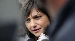 Debora Serracchiani lo sfregio a Matteo Salvini: "Irresponsabile. Ora che Giorgia Meloni va meglio..."