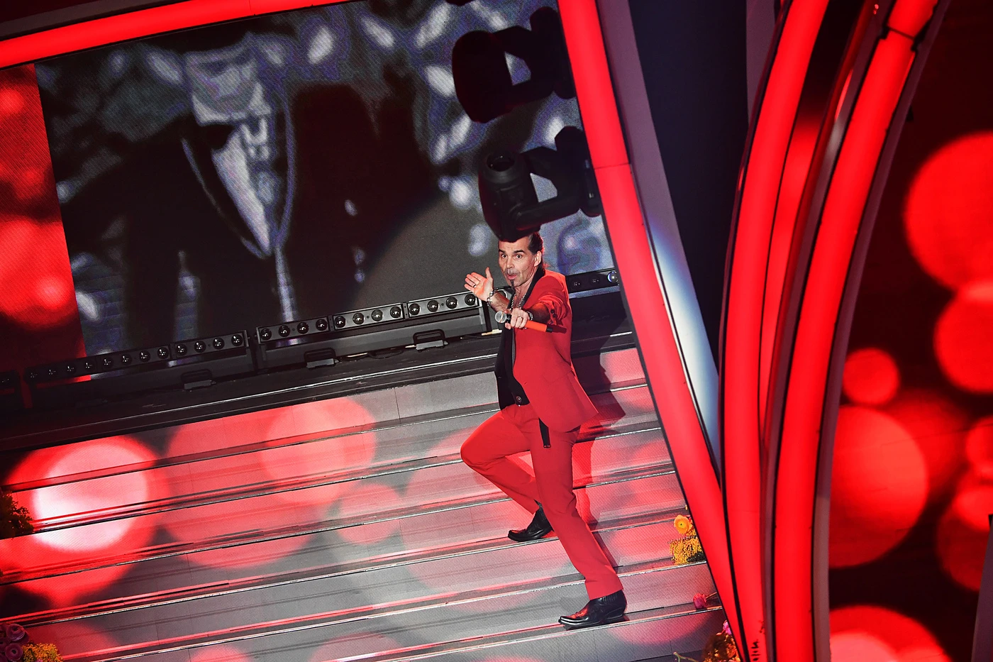Sanremo 2020, Fiorello criticato anche da Piero Pelù: "Per colpa di quel caz***e ho aspettato 40 minuti"