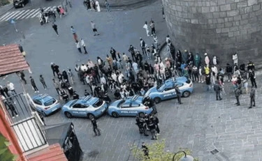 Napoli, coltellate alla nuca: la sconvolgente rissa tra nordafricani in pieno giorno