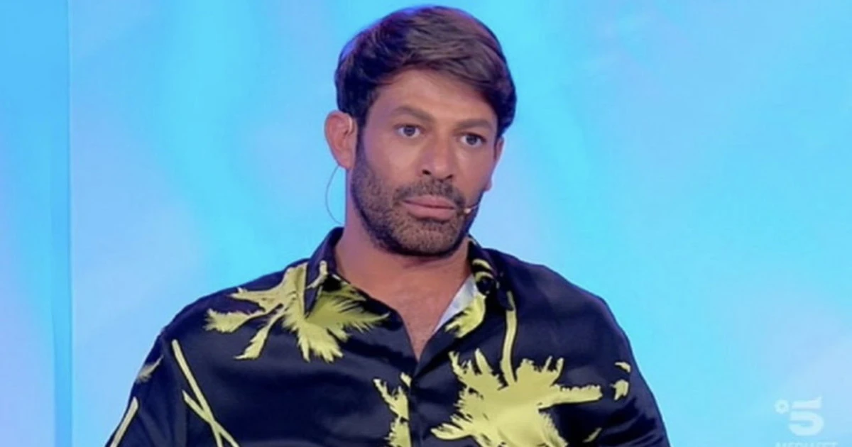Uomini e Donne, "perché il gay lo deve fare?". Clamoroso, Gianni Sperti esce allo scoperto?