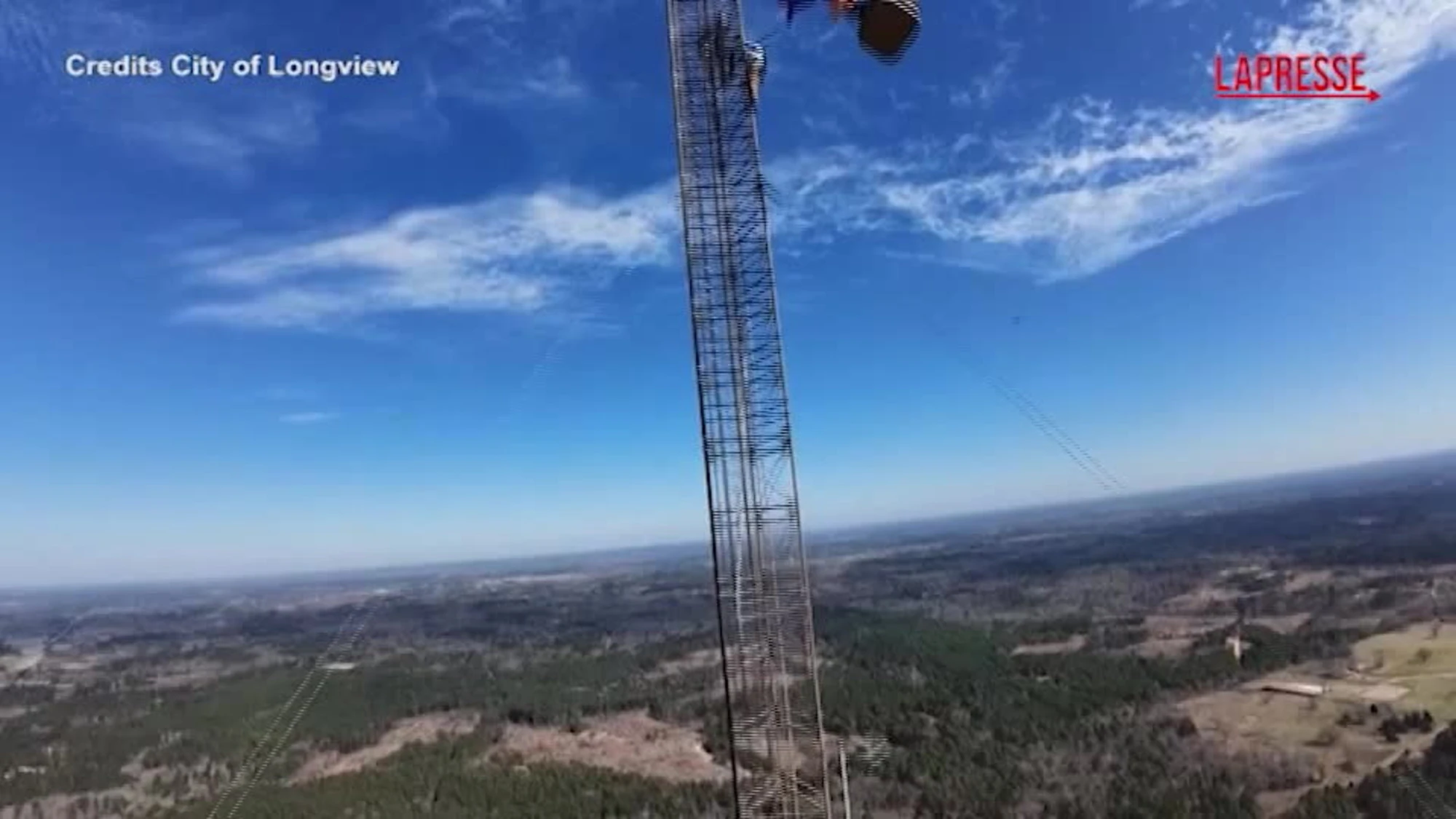 Texas, mongolfiera si schianta contro un'antenna alta centinaia di metri